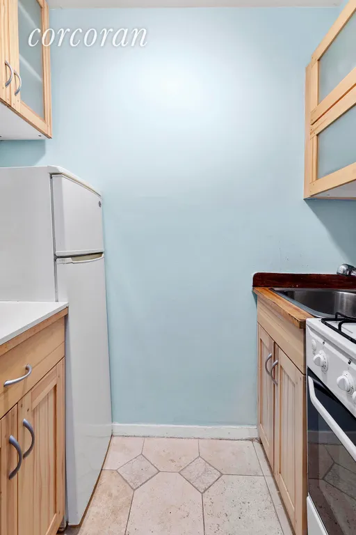 New York City Real Estate | View 330 East 70th Street, 3K | Kitchen | View 4
