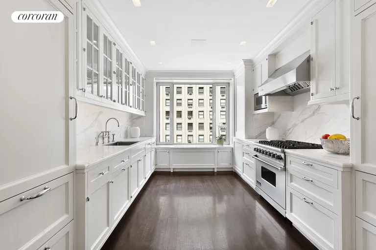 New York City Real Estate | View 1045 Park Avenue, 7AB | Windowed Eat-In Chef's Kitchen | View 5