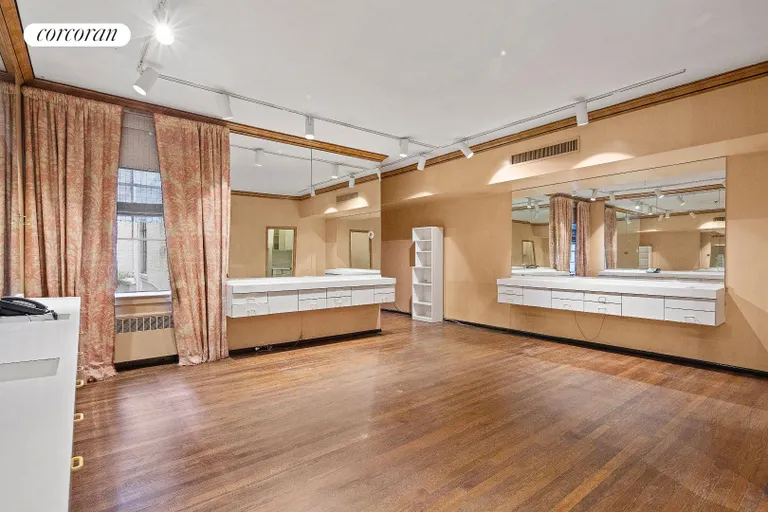 New York City Real Estate | View 17 East 67th Street, 1A | Main area | View 3
