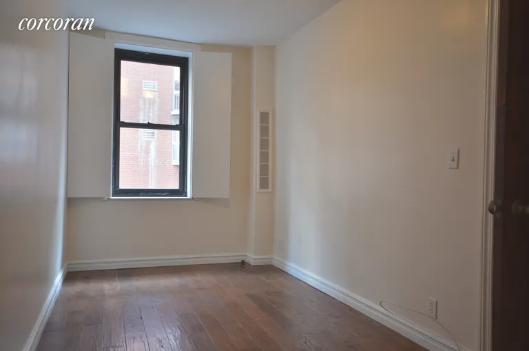 New York City Real Estate | View 202 Thompson Street, 4 | room 3 | View 4