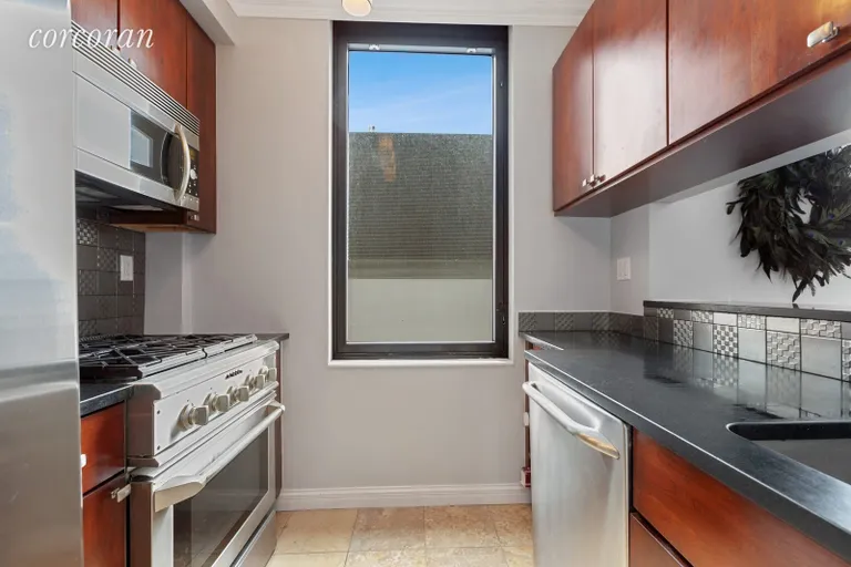 New York City Real Estate | View 52 East End Avenue, 22B | room 3 | View 4