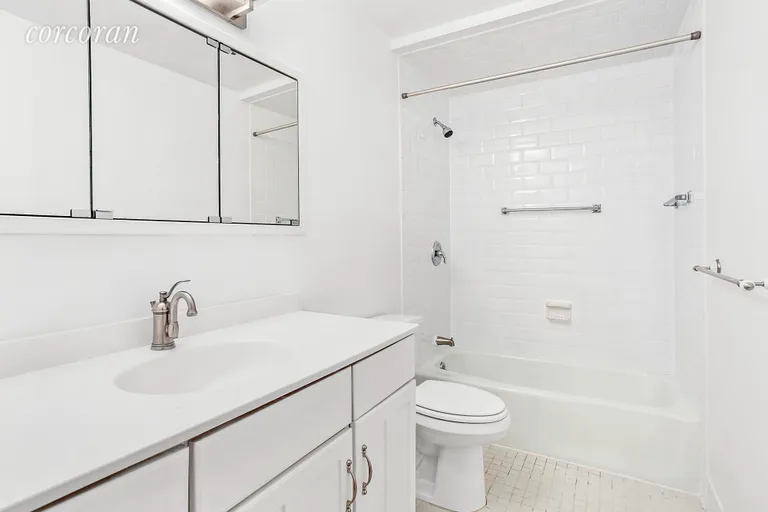 New York City Real Estate | View 165 Hudson Street, 5C | Large bathroom | View 5