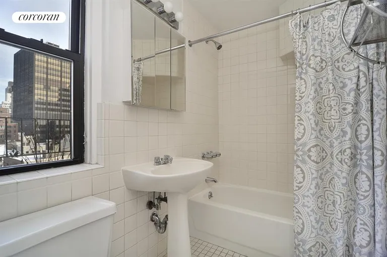 New York City Real Estate | View 333 East 53rd Street, 11A | Windowed Bathroom | View 5