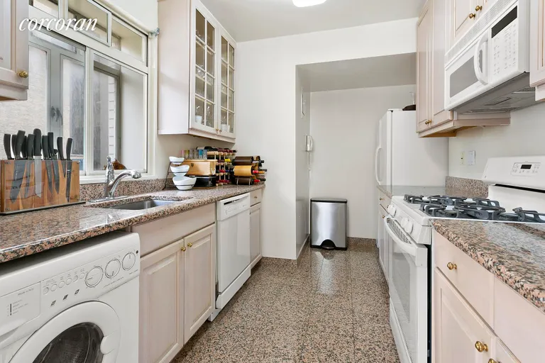 New York City Real Estate | View 60 West 57th Street, 9D | Kitchen | View 4