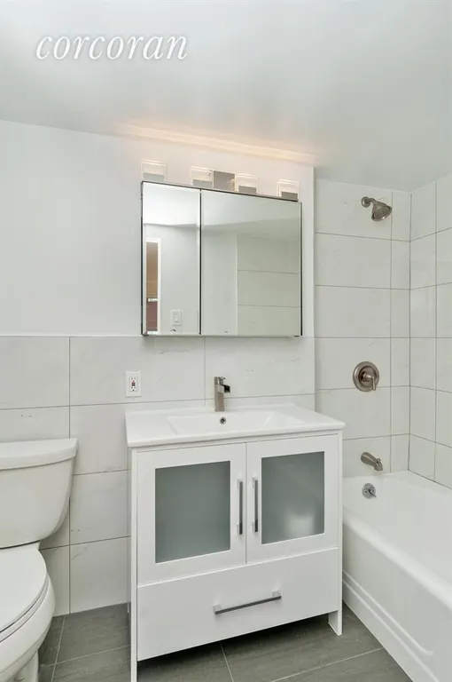 New York City Real Estate | View 340 East 64th Street, 18L | Master Bathroom | View 4