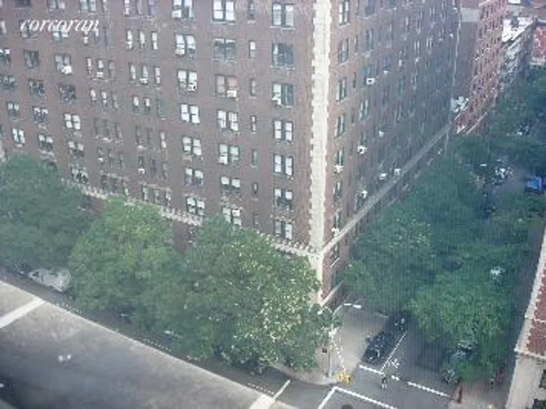 New York City Real Estate | View 1112 Park Avenue, 12A | Park Avenue View | View 9