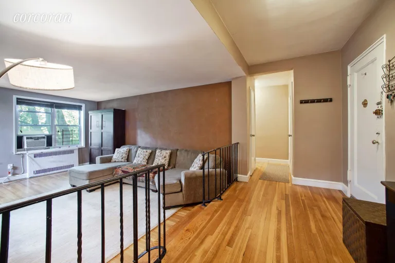 New York City Real Estate | View 2600 Henry Hudson Pkwy, 4B | Entry Foyer & Hallway | View 3