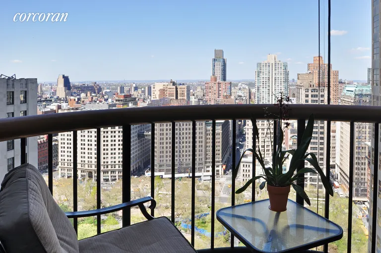 New York City Real Estate | View 45 East 25th Street, 32A | PRIVATE BALCONY WITH OPEN VIEW OF PARK AND SKYLINE | View 3