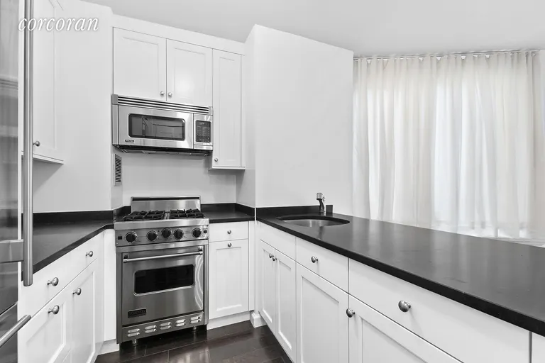 New York City Real Estate | View 155 West 70th Street, 7G | Viking Range | View 2