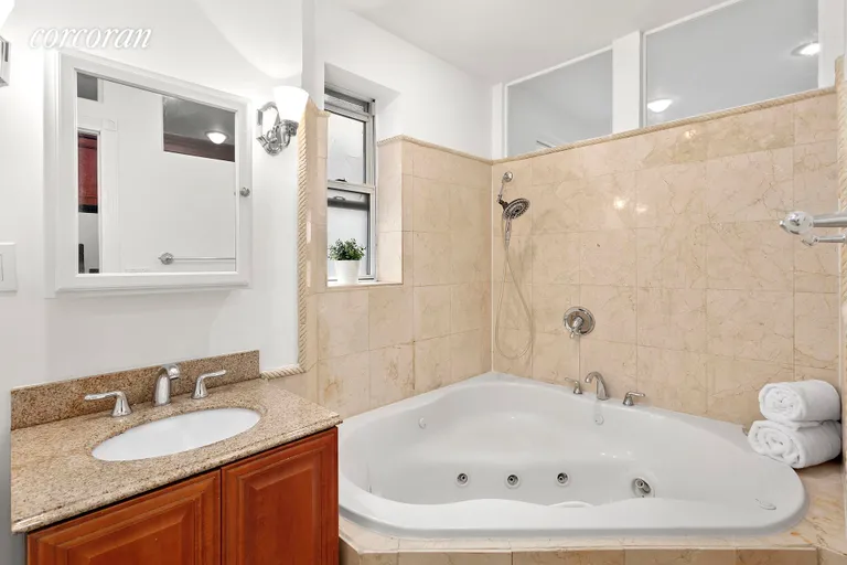 New York City Real Estate | View 280 Ocean Parkway, 4V | room 5 | View 6