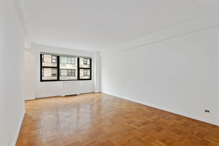 New York City Real Estate | View 425 East 79th Street, 7A | LARGE LIVING AREA WITH NORTHERN EXPOSURE | View 2