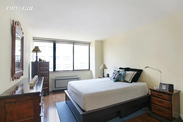New York City Real Estate | View 330 East 75th Street, 9J | room 3 | View 4