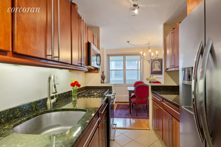 New York City Real Estate | View 303 West 66th Street, 6HW | room 1 | View 2