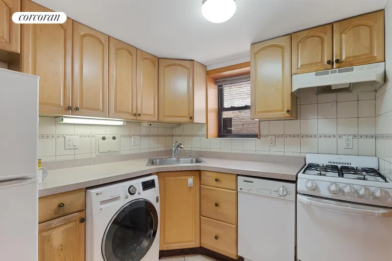 New York City Real Estate | View 302 West 76th Street, 5B | Kitchen | View 5