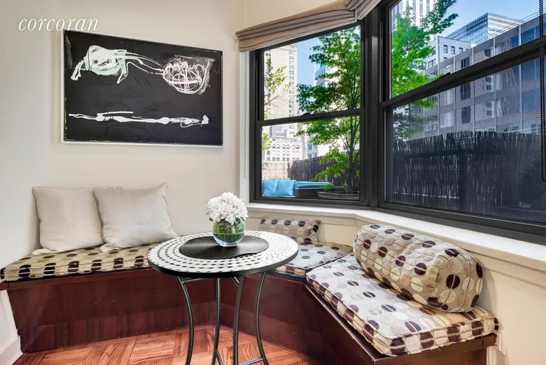 New York City Real Estate | View 80 Park Avenue, 19G | EAT-IN DINING AREA OFF THE KITCHEN | View 7