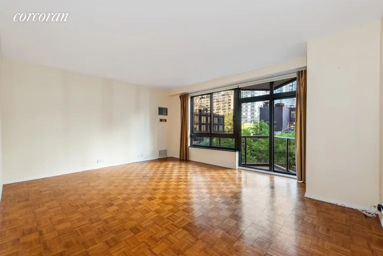 New York City Real Estate | View 100 United Nations Plaza, 5D | 1 Bed, 1 Bath | View 1