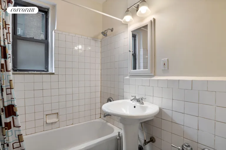 New York City Real Estate | View 192 East 8th Street, 3E | room 3 | View 4