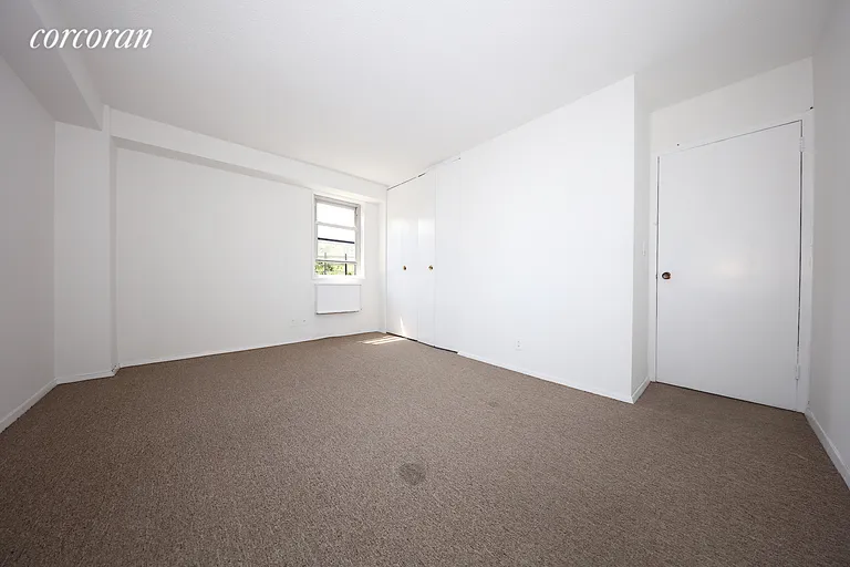 New York City Real Estate | View 47-30 59th Street, 7H | room 4 | View 5