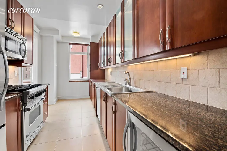 New York City Real Estate | View 181 East 90th Street, 8A | room 4 | View 5