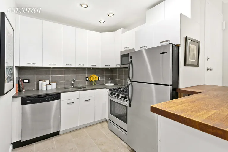 New York City Real Estate | View 19 Fiske Place, GL | Cozy Kitchen | View 4