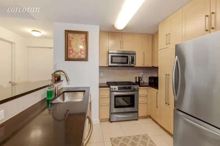 New York City Real Estate | View 415 Main Street, PH2H | room 2 | View 3