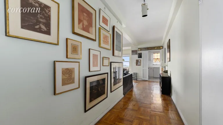 New York City Real Estate | View 10 Plaza Street East, 9g | Foyer | View 2