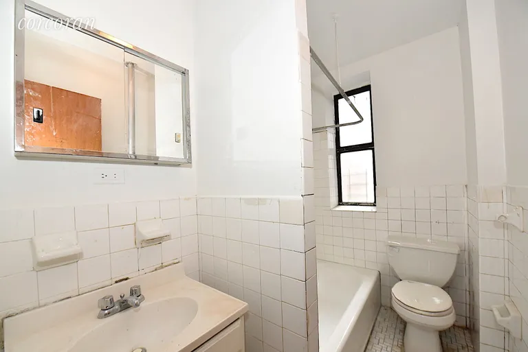 New York City Real Estate | View 2710 Valentine Avenue, 35 | room 7 | View 8