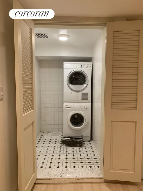 New York City Real Estate | View 25 West 70th Street, B |  Washer/dryer in unit for convenience  | View 7