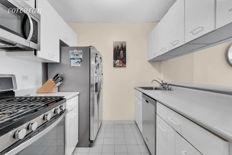 New York City Real Estate | View 2 South End Avenue, 3V | room 2 | View 3