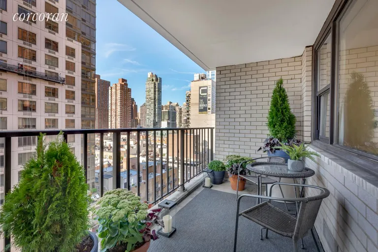New York City Real Estate | View 401 East 89th Street, 15A | room 2 | View 3