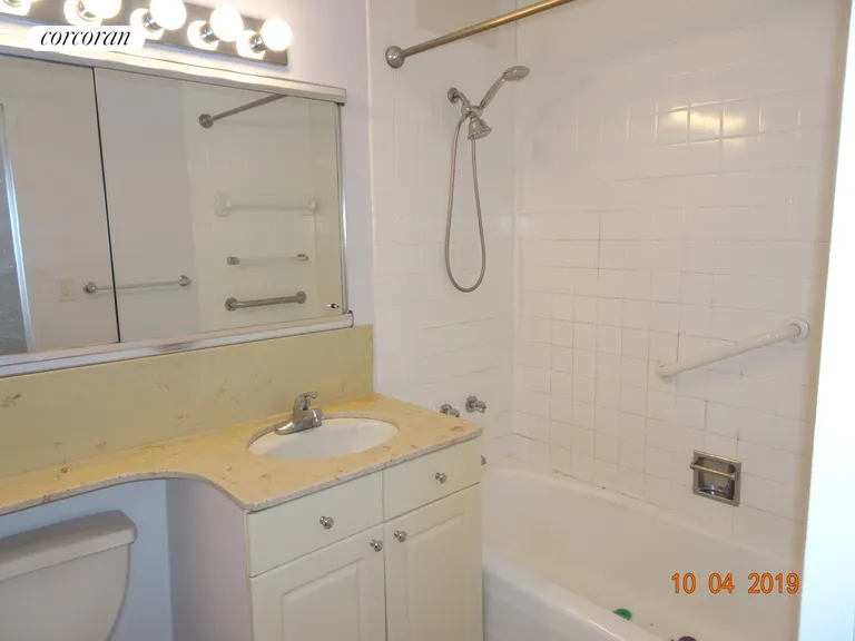 New York City Real Estate | View 3333 Henry Hudson Parkway, 6P | Bathroom | View 4