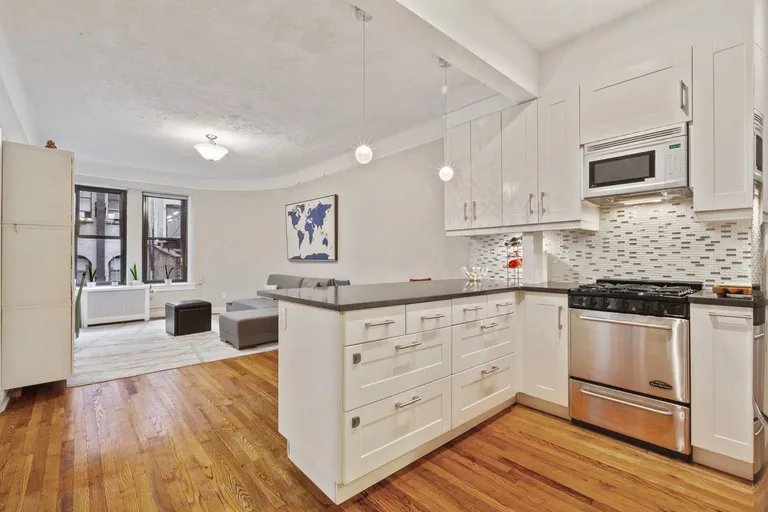 New York City Real Estate | View 33 East 22nd Street, 2B | room 3 | View 4
