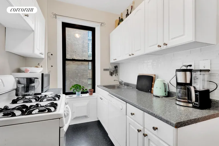 New York City Real Estate | View 114 Clinton Street, 2G | room 2 | View 3