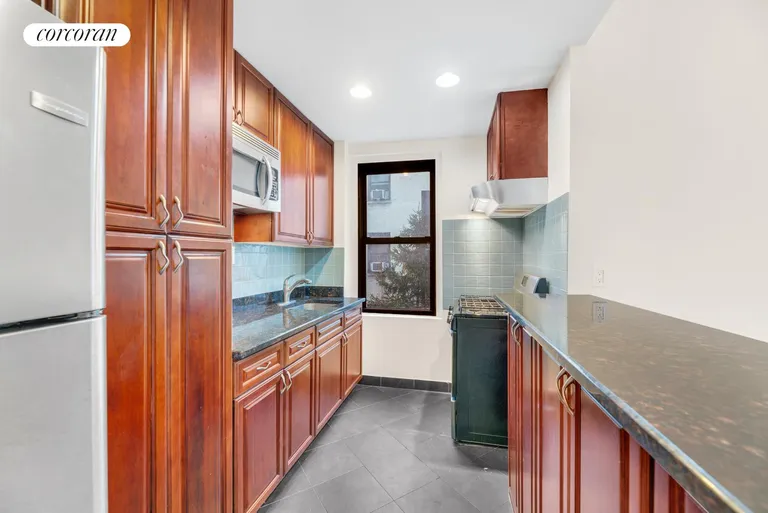 New York City Real Estate | View 21-78 35th Street, 2B | room 4 | View 5