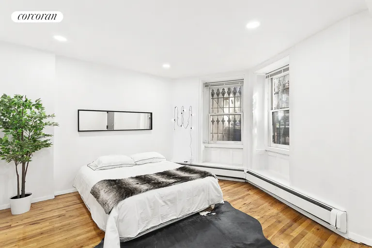 New York City Real Estate | View 28 South Oxford Street, 1 | room 2 | View 3