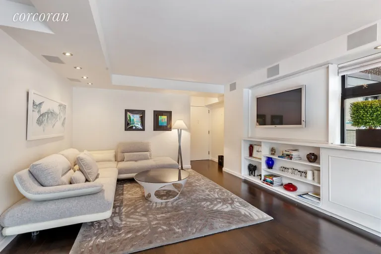 New York City Real Estate | View 140 Charles Street, 2E | room 2 | View 3