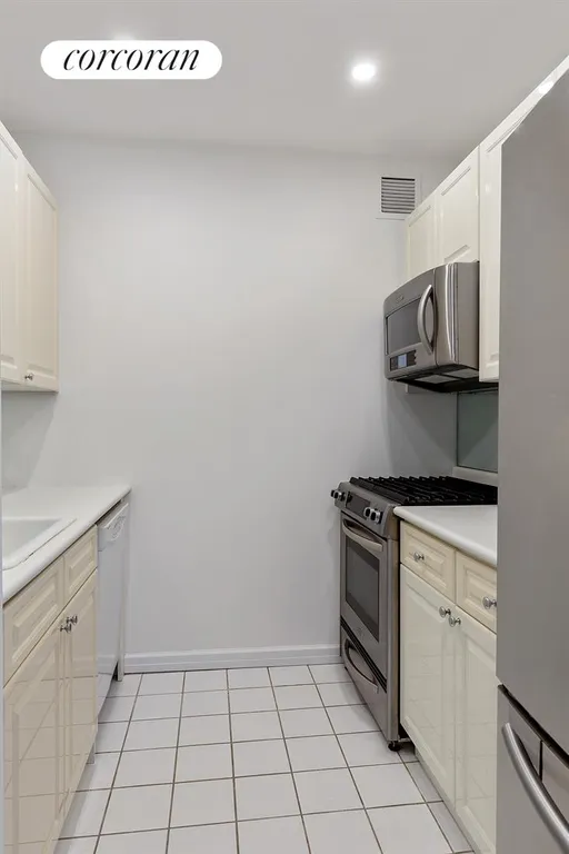 New York City Real Estate | View 201 East 80th Street, 5H | Kitchen | View 3