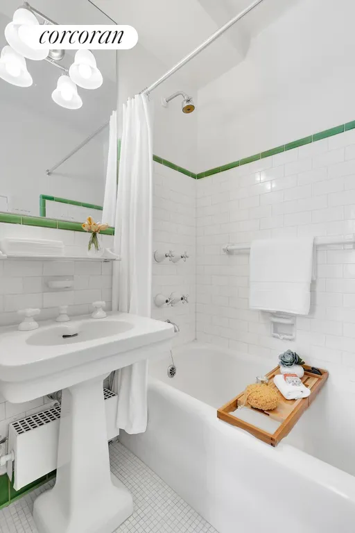 New York City Real Estate | View 25 East End Avenue, 12D | room 4 | View 5