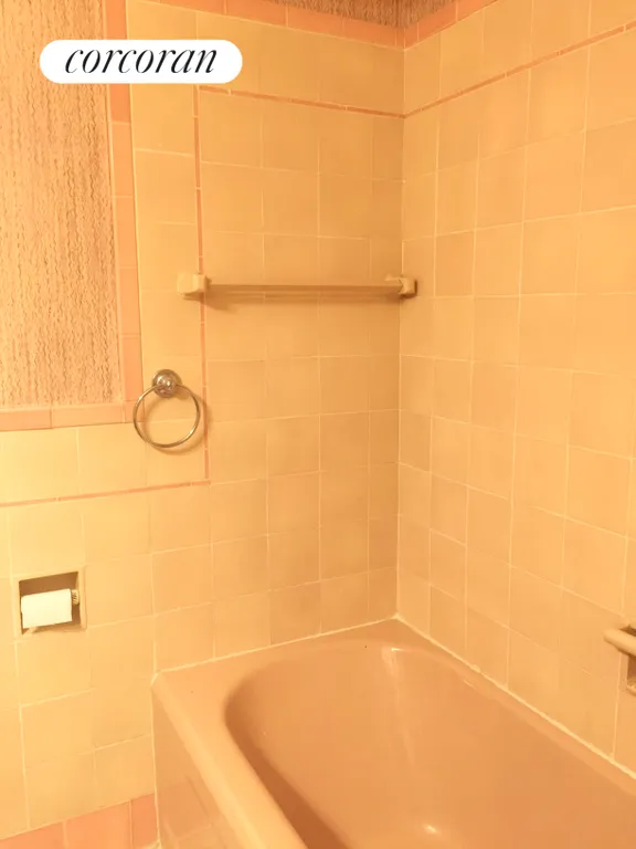New York City Real Estate | View 336 West End Avenue, 13F | Windowed bathroom! | View 7