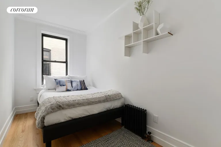 New York City Real Estate | View 24-39 38th Street, C6 | room 4 | View 5