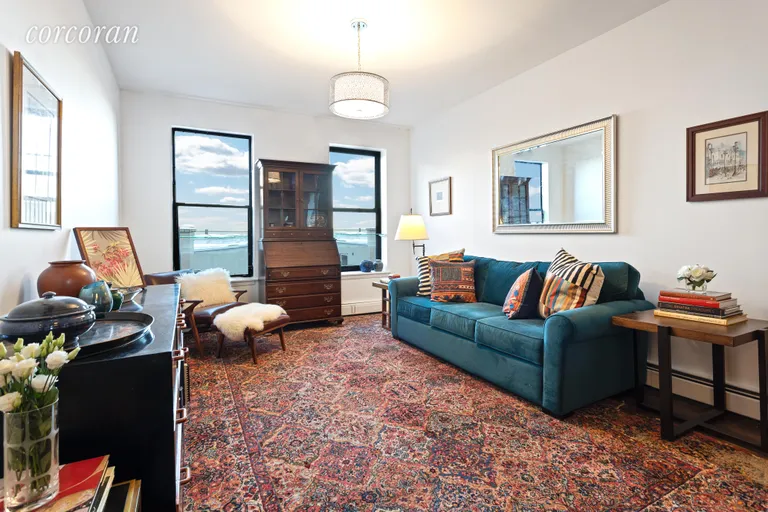 New York City Real Estate | View 115 Eastern Parkway, 5a | Spacious and gracious | View 2