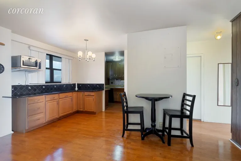 New York City Real Estate | View 90-50 Union Turnpike, 17J | room 2 | View 3