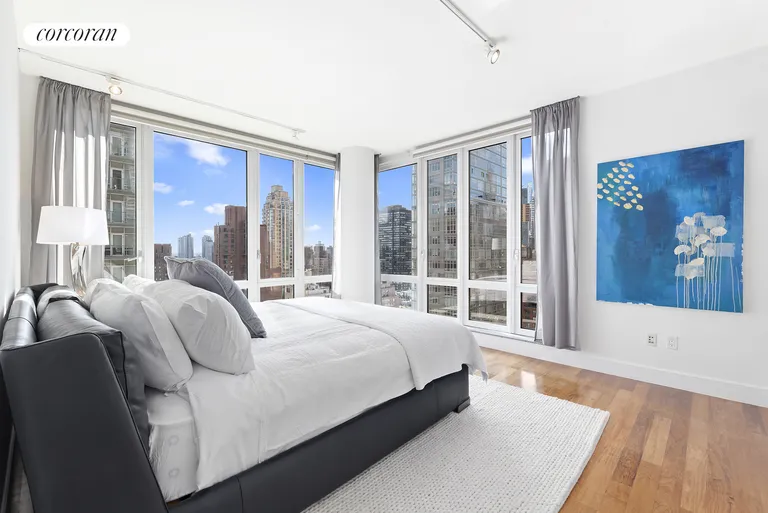 New York City Real Estate | View 250 East 53rd Street, 2204 | room 1 | View 2