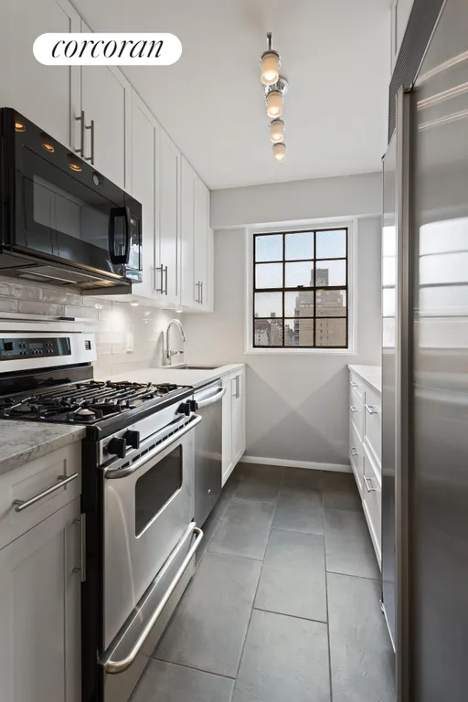 New York City Real Estate | View 10 West 15th Street, 1417 | Kitchen | View 3