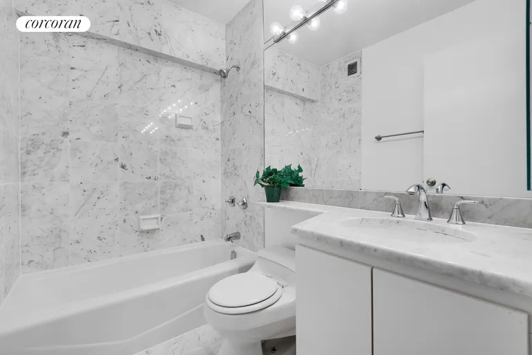 New York City Real Estate | View 45 East 25th Street, 18D | BATHROOM IN SPARKLING CARRARA MARBLE! | View 5