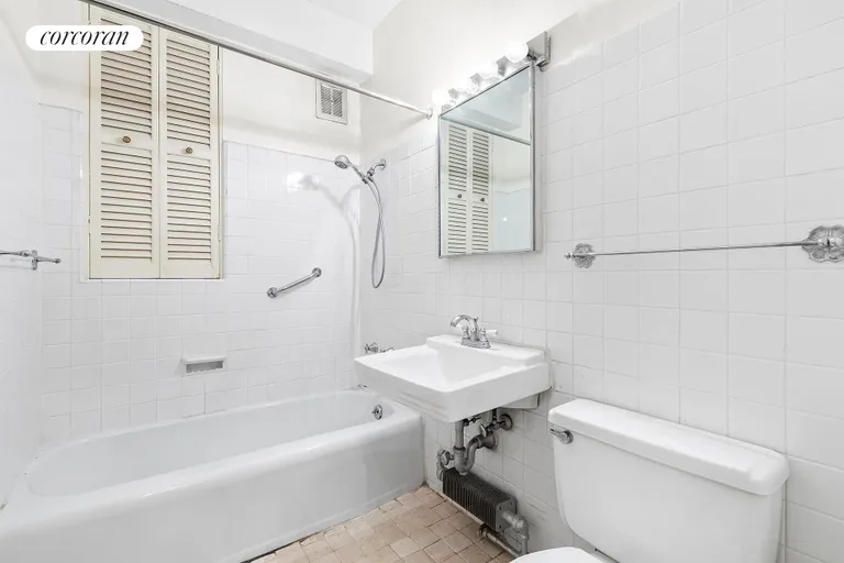New York City Real Estate | View 12 Beekman Place, 1CD | en-suite bathroom | View 7