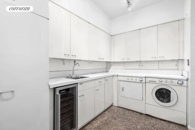 New York City Real Estate | View 12 Beekman Place, 1CD | in-unit laundry | View 9