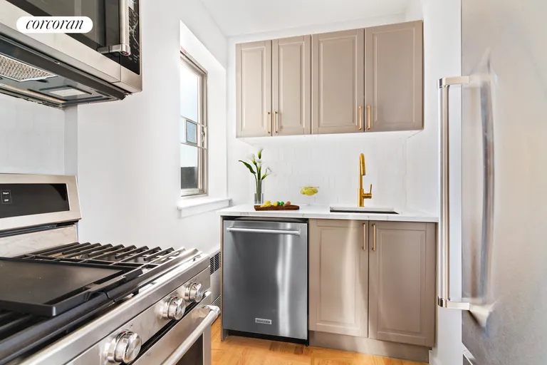 New York City Real Estate | View 130 8th Avenue, 8G | room 2 | View 3
