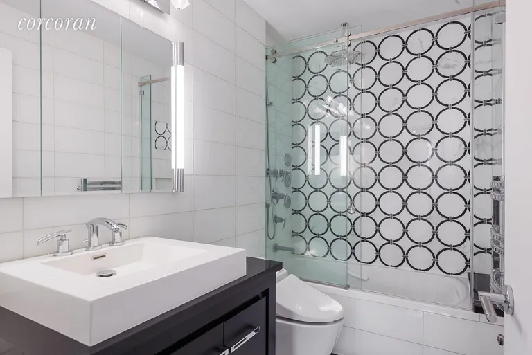 New York City Real Estate | View 415 East 37th Street, 39D | Beautifully Renovated En-suite Master Bath | View 4