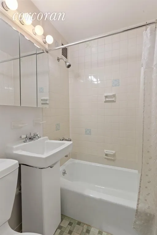 New York City Real Estate | View 2 West 90th Street, 2D | Bathroom | View 6